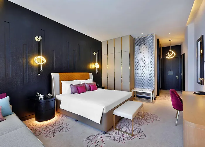 Alrayyan Hotel Doha, Curio Collection By Hilton