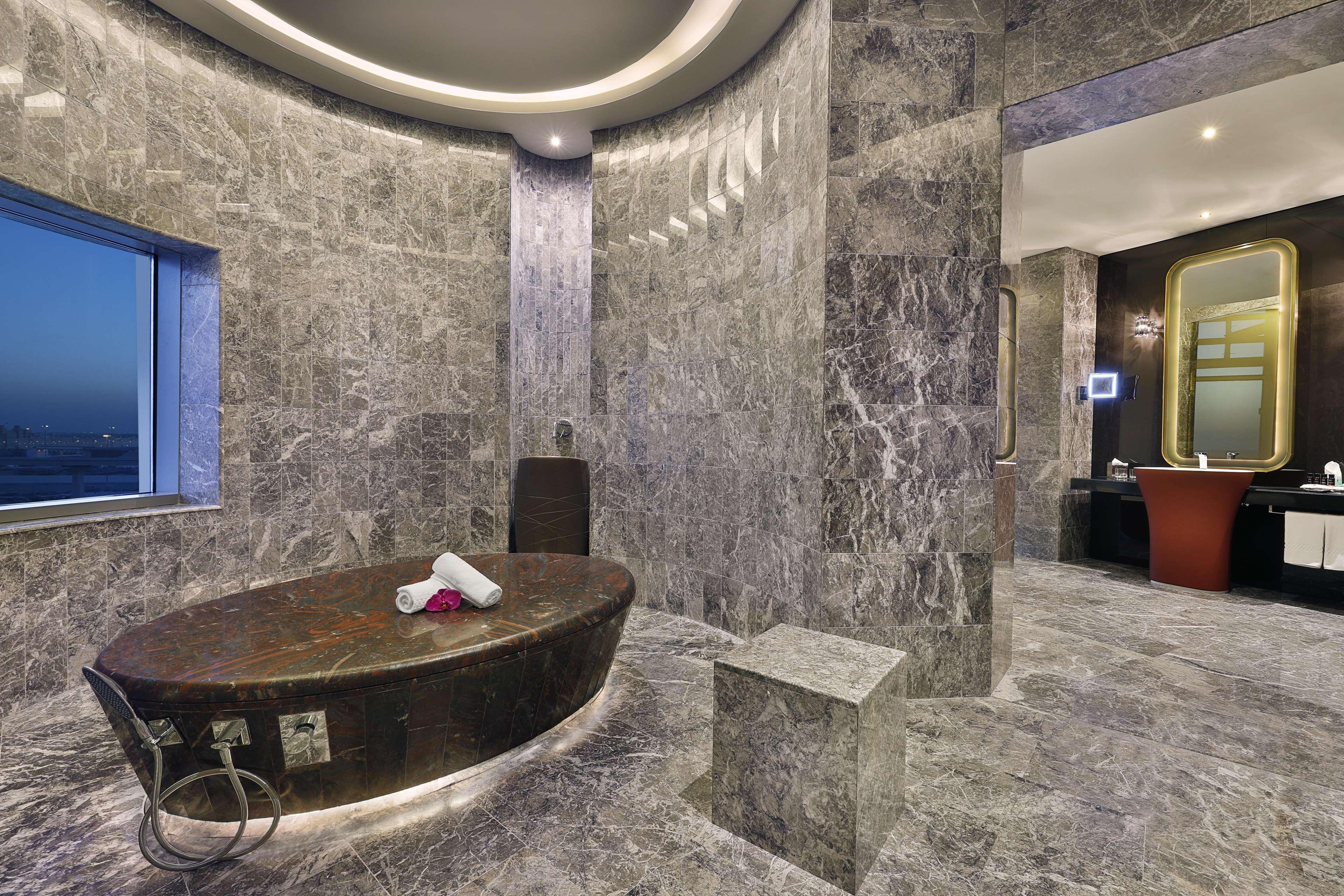 Hotel Alrayyan Doha, Curio Collection By Hilton