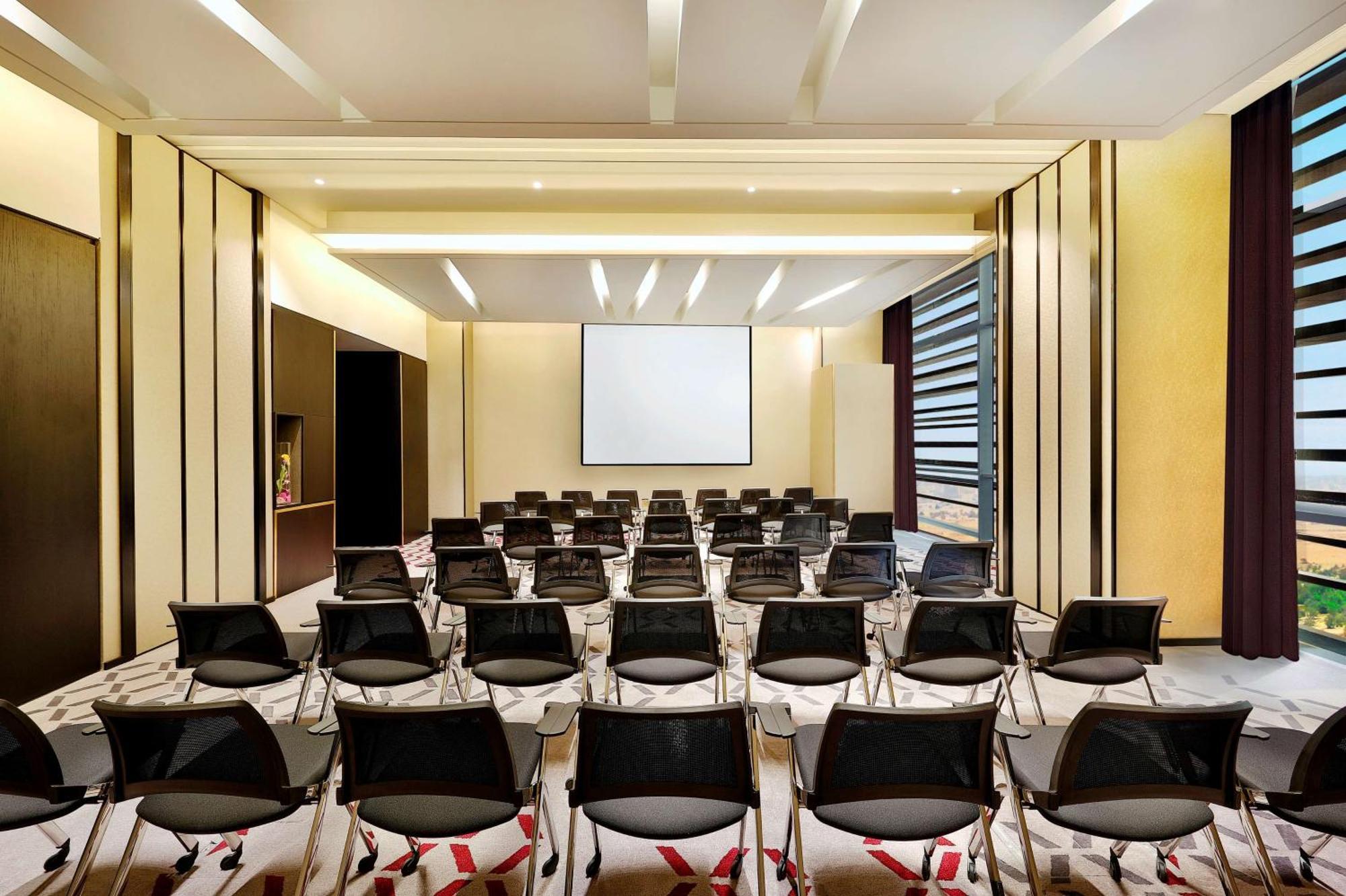 Alrayyan Doha, Curio Collection By Hilton 5*