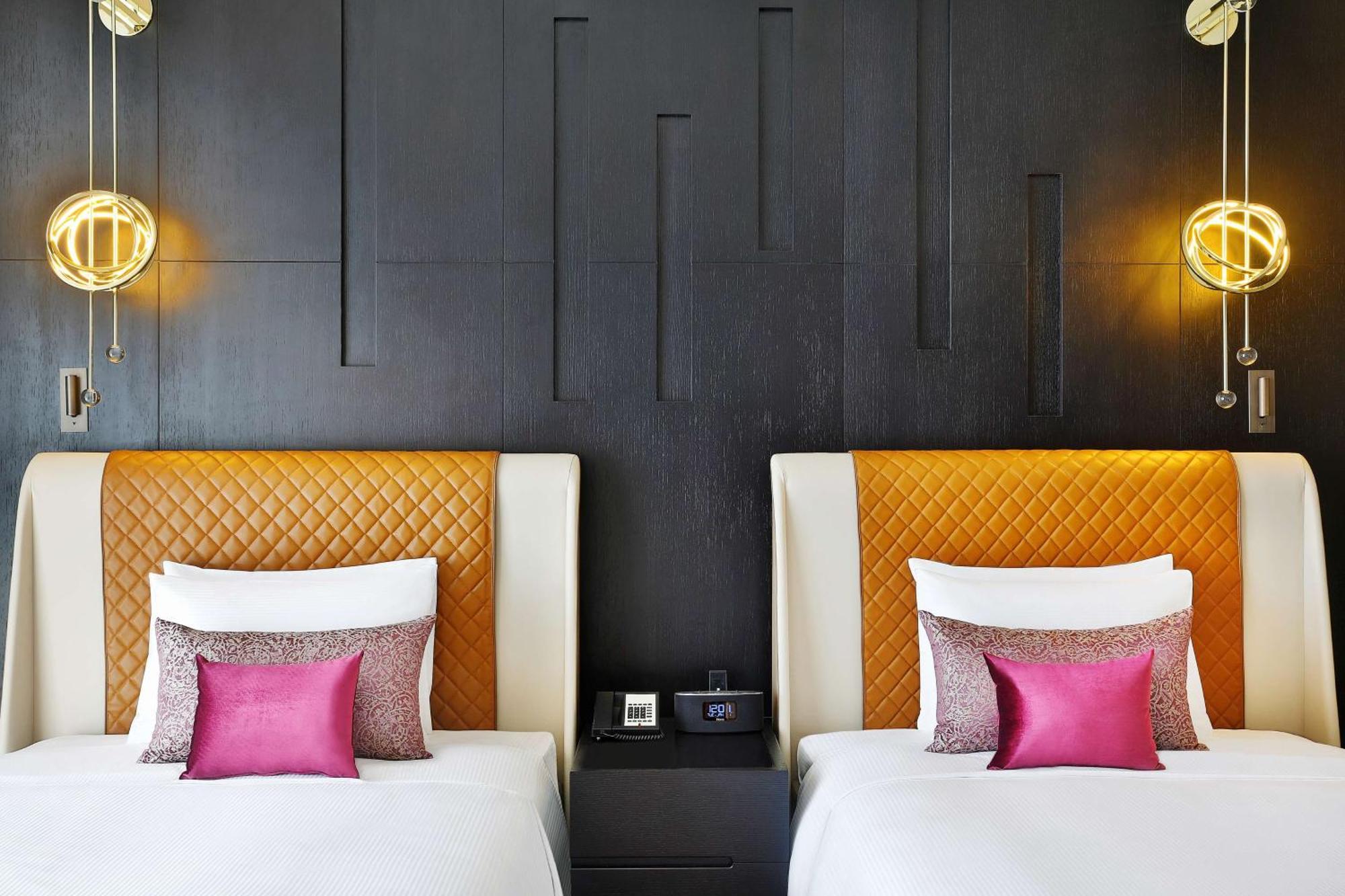 Alrayyan Doha, Curio Collection By Hilton Doha