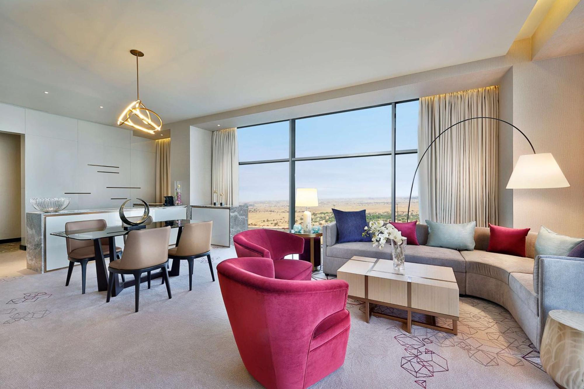Alrayyan Doha, Curio Collection By Hilton Doha